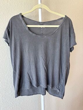 Lou & Grey gray short sleeve tshirt size small